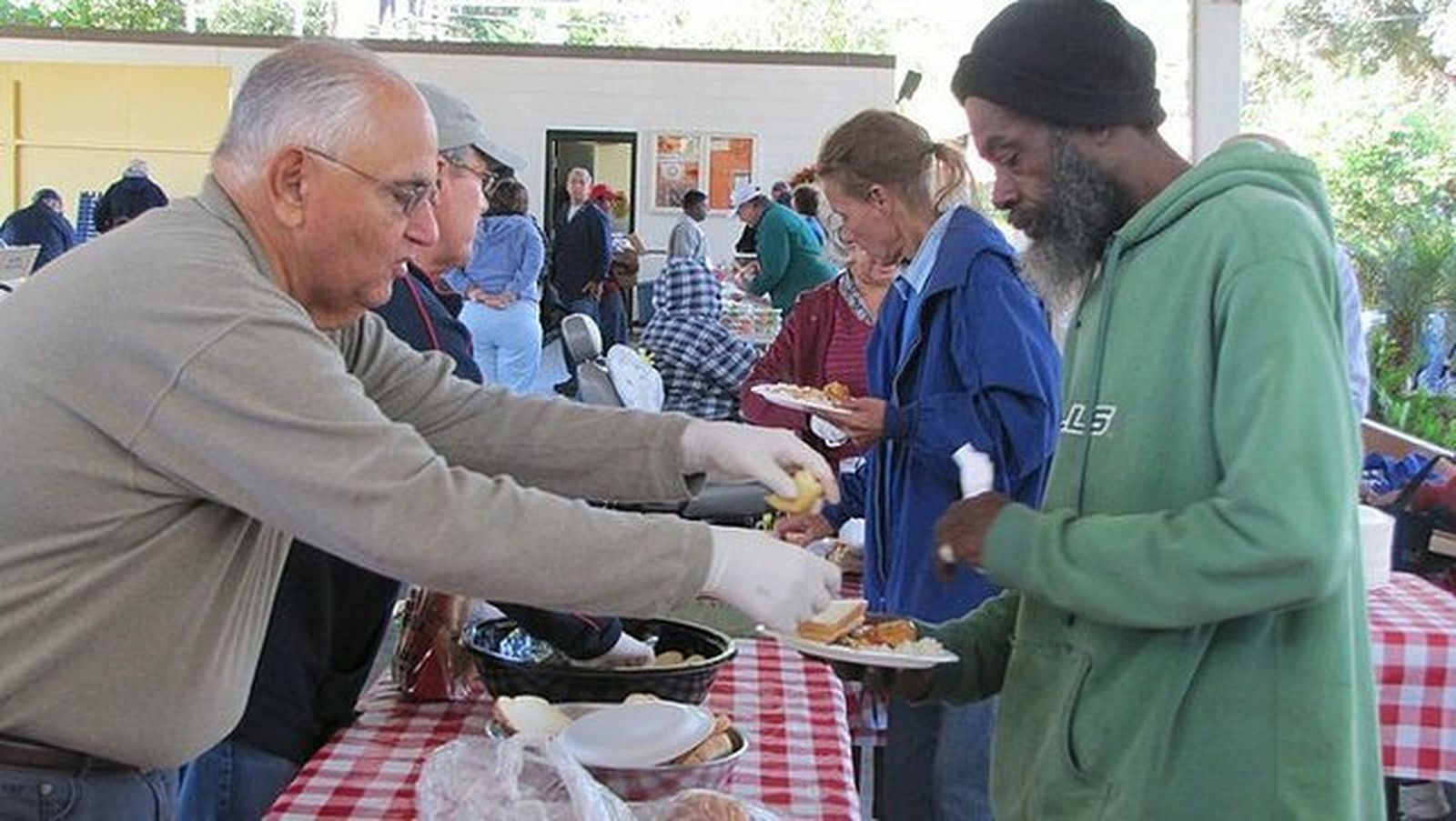 Dar de comer al hambriento
