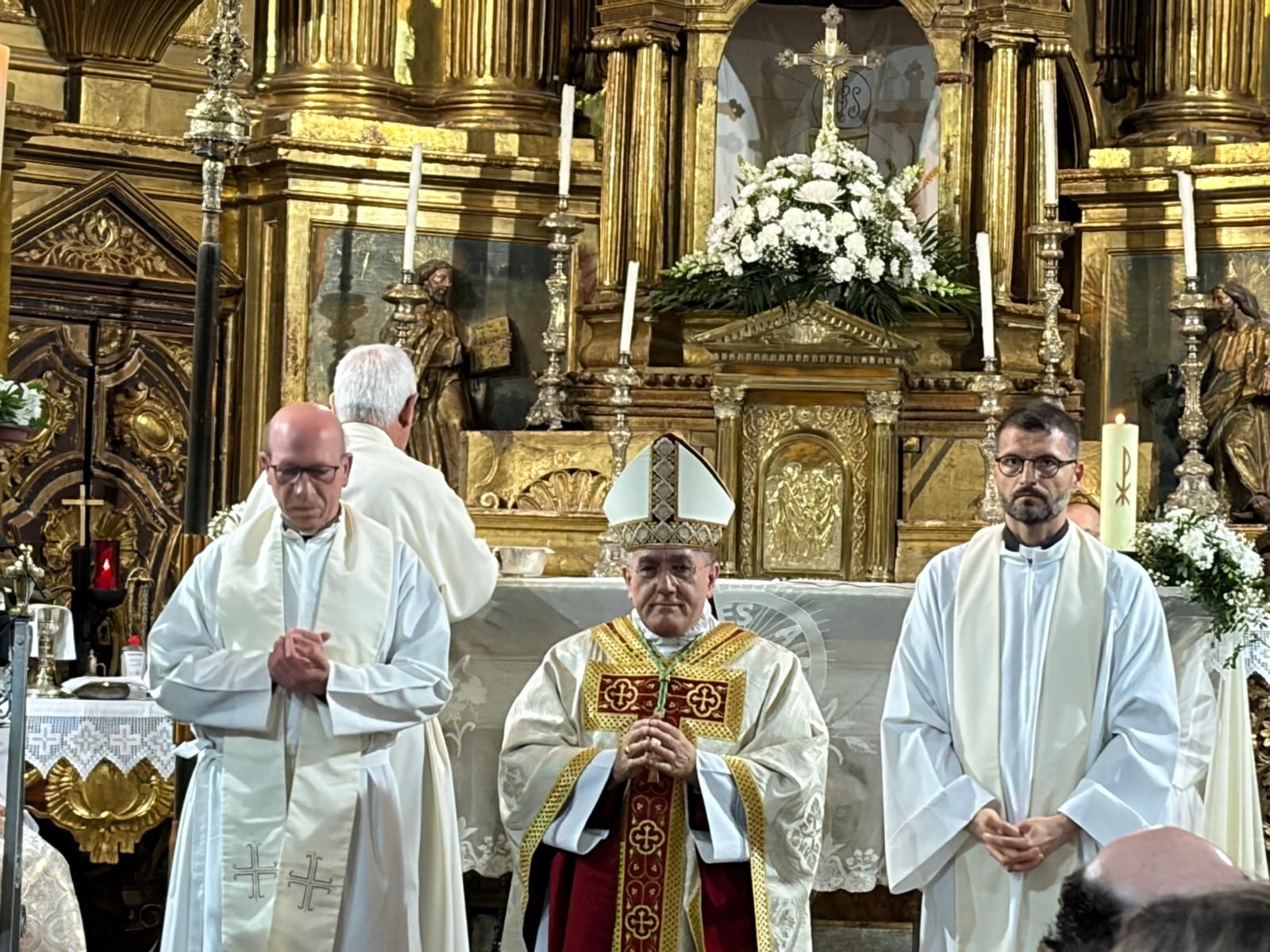 El nuncio Piero Pioppo oficia la misa del 575 aniversario del nacimiento de Isabel I de Castilla