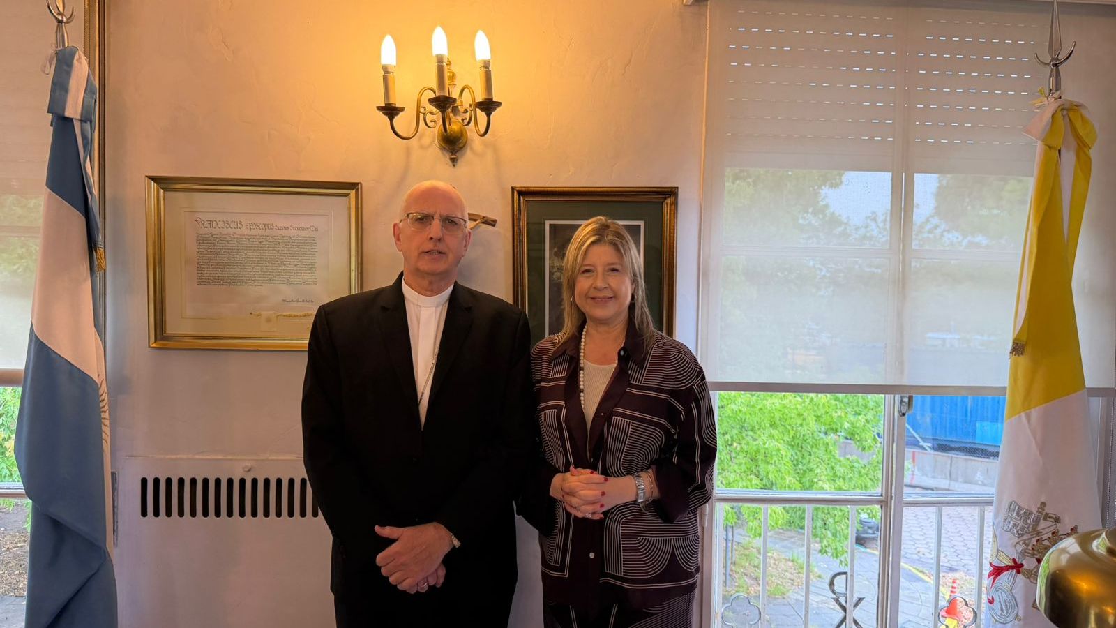 El obispo castrense y la ministra