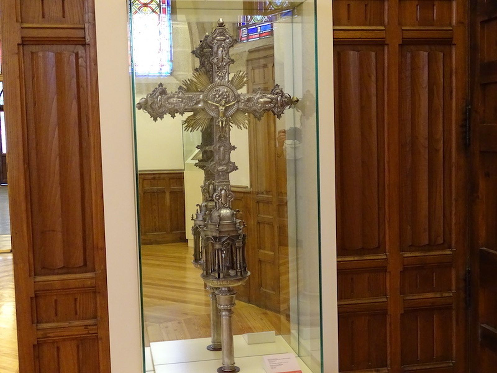 La Macolla de la Cruz Procesional de Santiagomillas, pieza del mes del Palacio de Gaudí