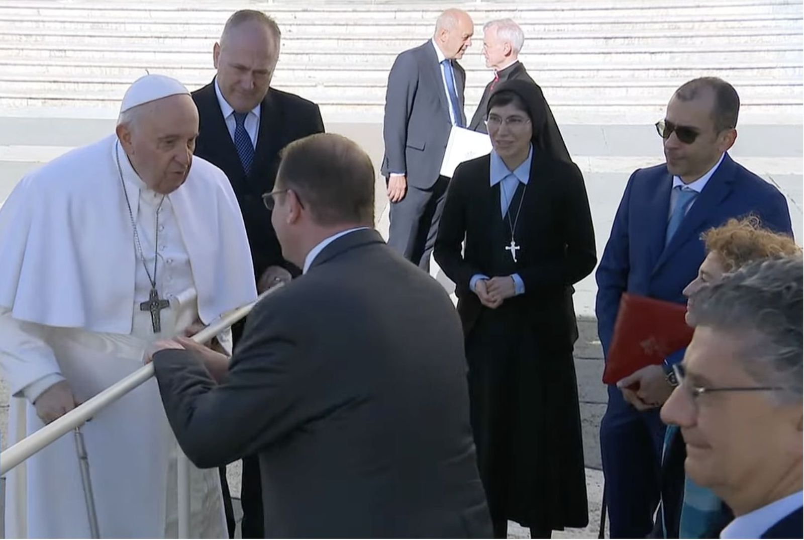 Francisco saluda a los lectores del Evangelio en distintas lenguas