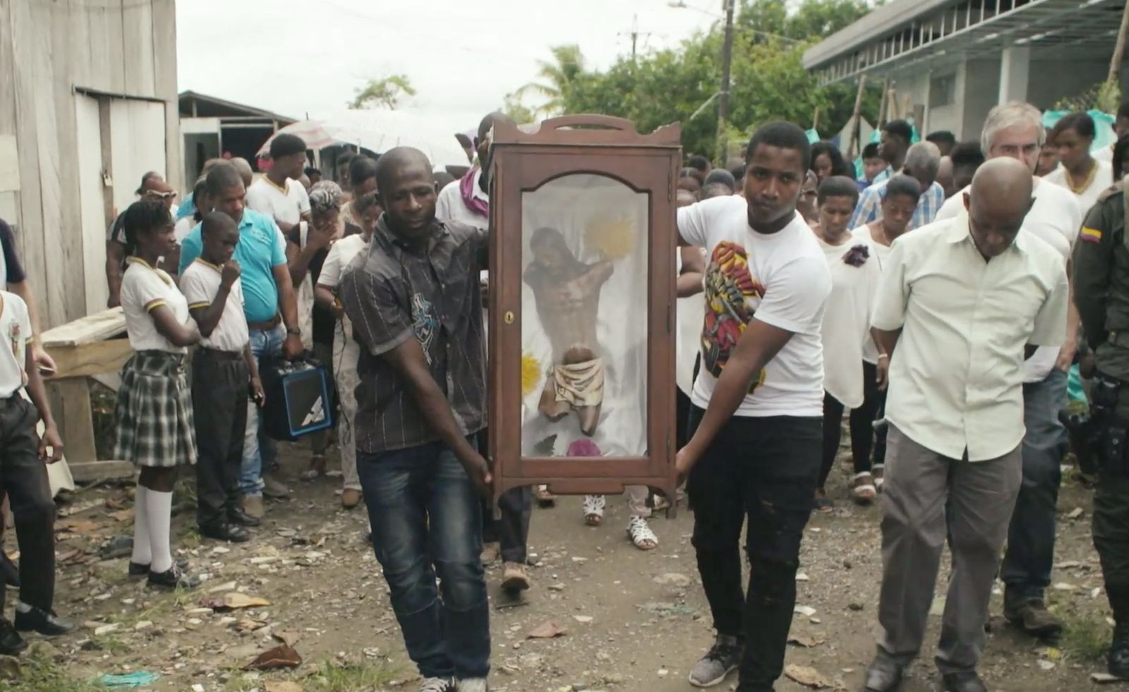 'Bojayá entre fuegos cruzados', documental dirigido por Oisín Kearney