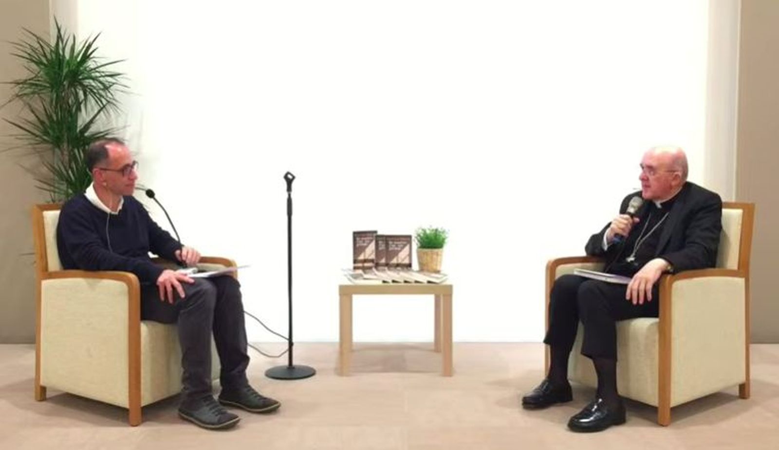 Osoro, y Olaizola, durante el coloquio