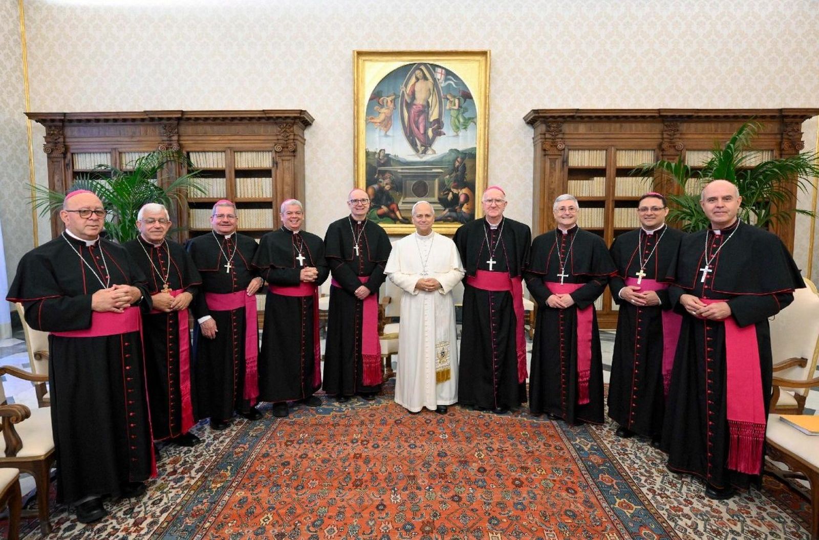 León XIV con los nueve obispos de la CEH