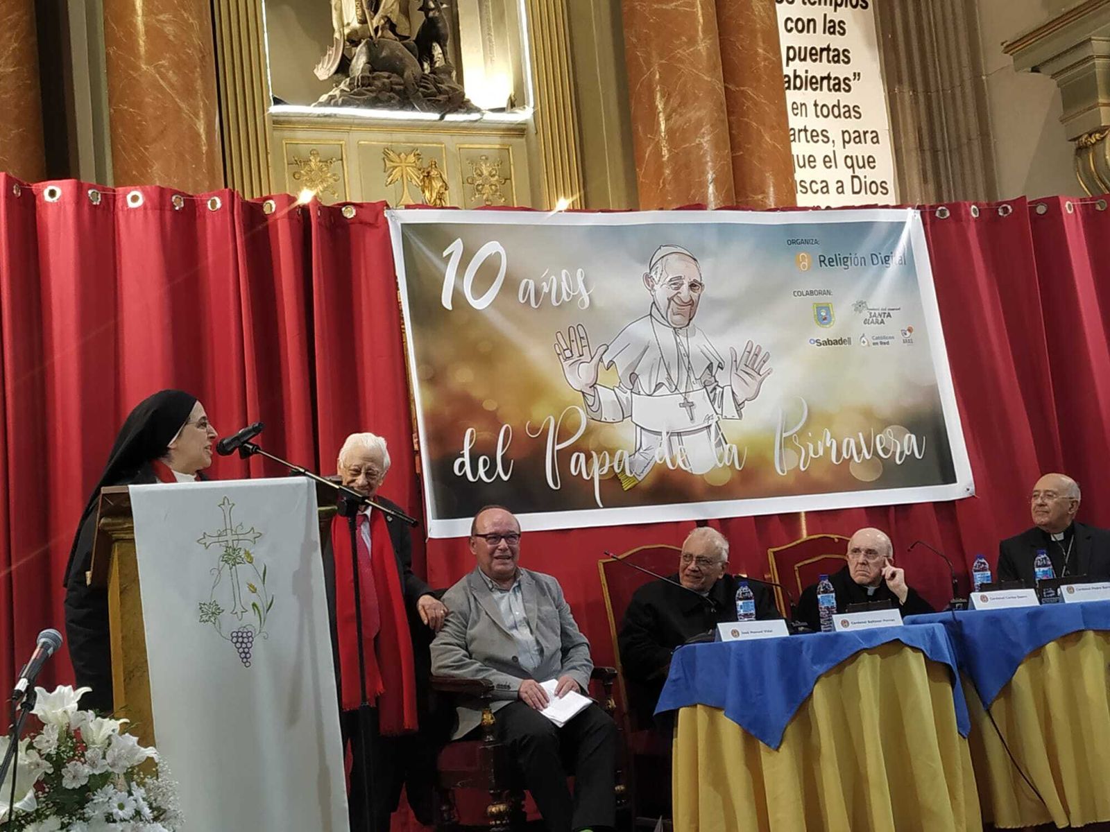 Sor Lucía, el padre Ángel y los cardenales, en San Antón