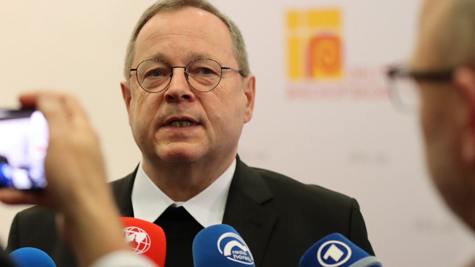 Bätzing, en una rueda de prensa