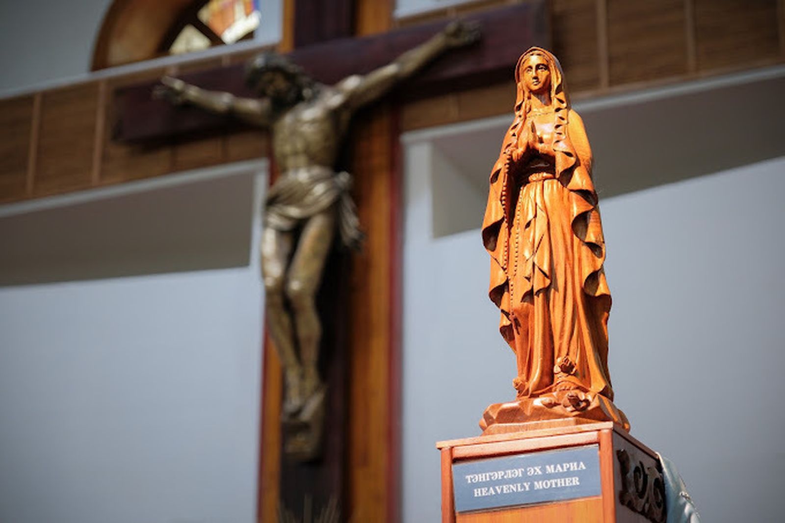 La imagen de la Virgen María en la Catedral de Ulán Bator
