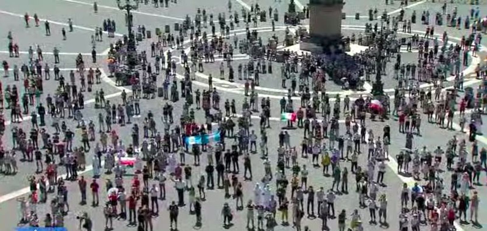 Cada vez más fieles en la plaza de San Pedro