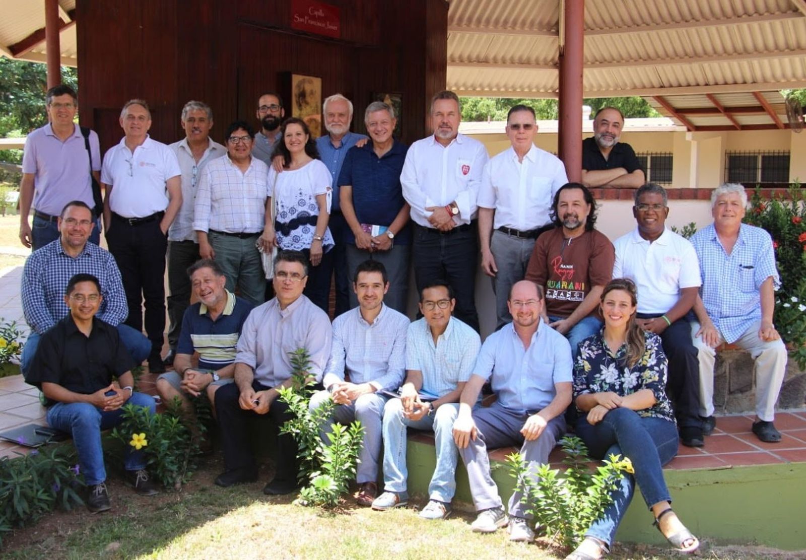 Hermann, con su comunidad de Lima