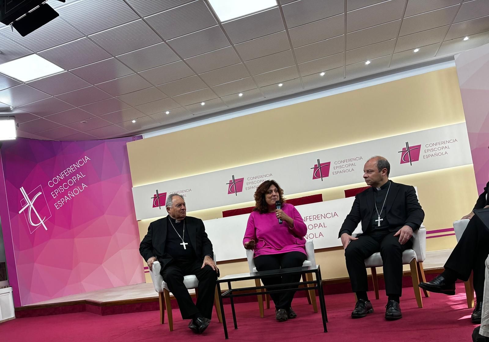 Los obispos canarios, en la sede de la CEE