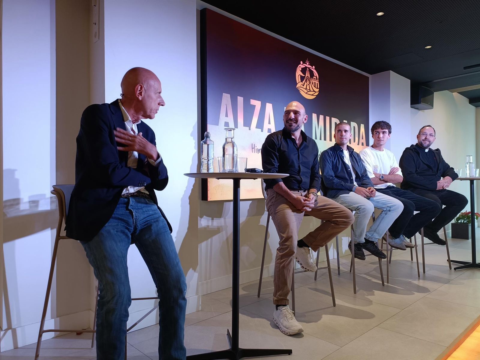 Presentación del himno