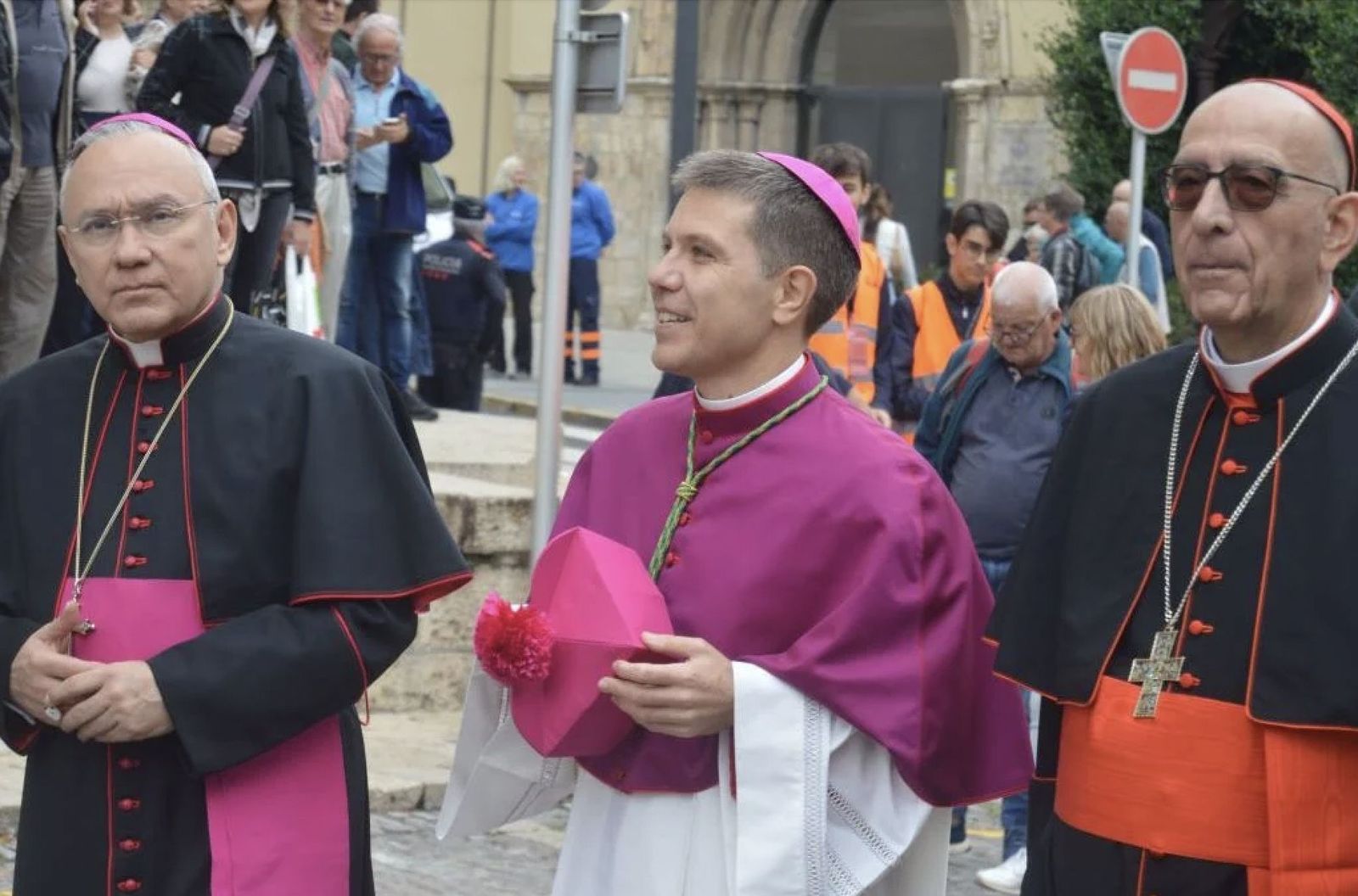 PeñaParra, Josep Lluís Serrano. y el cardenal Omella