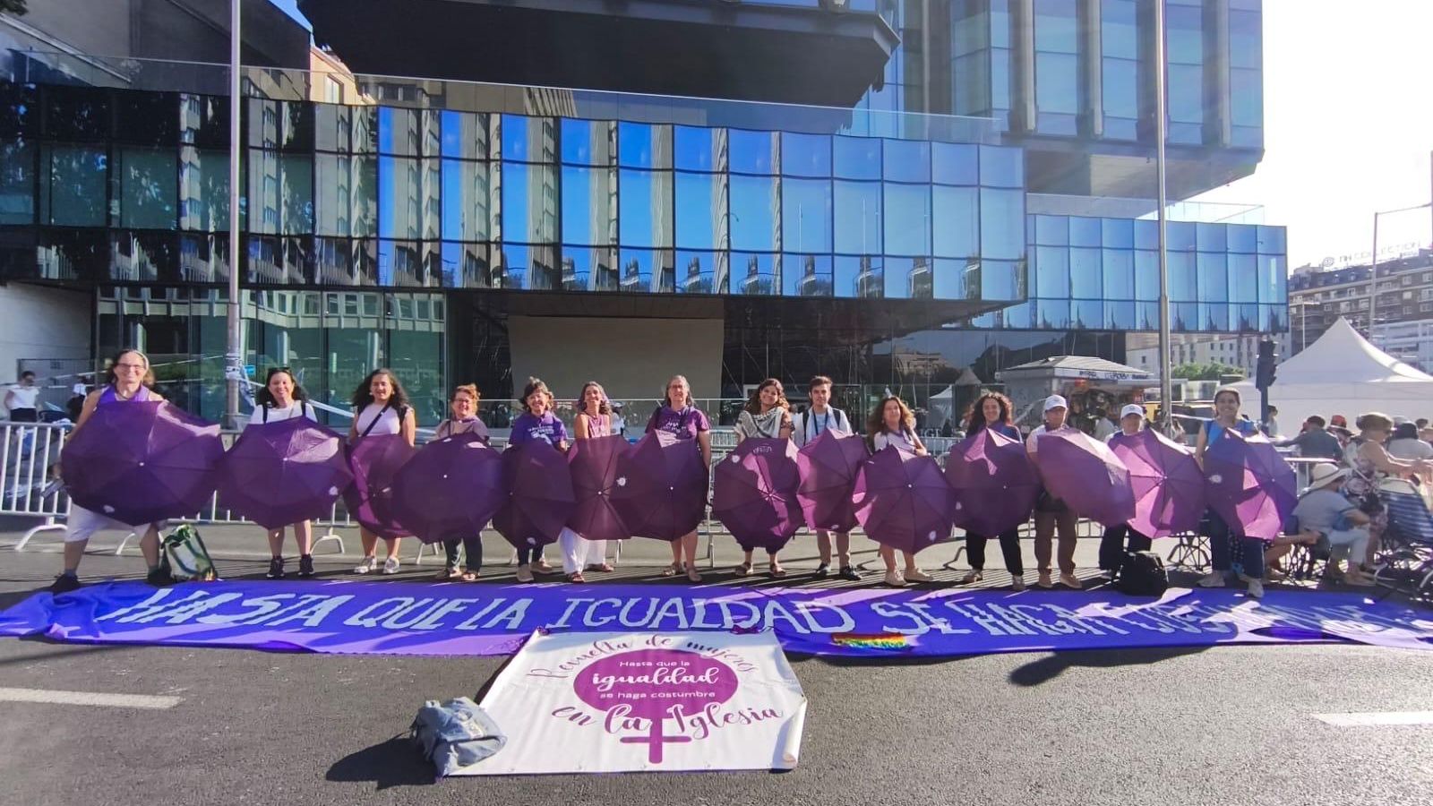 Revuelta de Mujeres en la Iglesia, en la misa