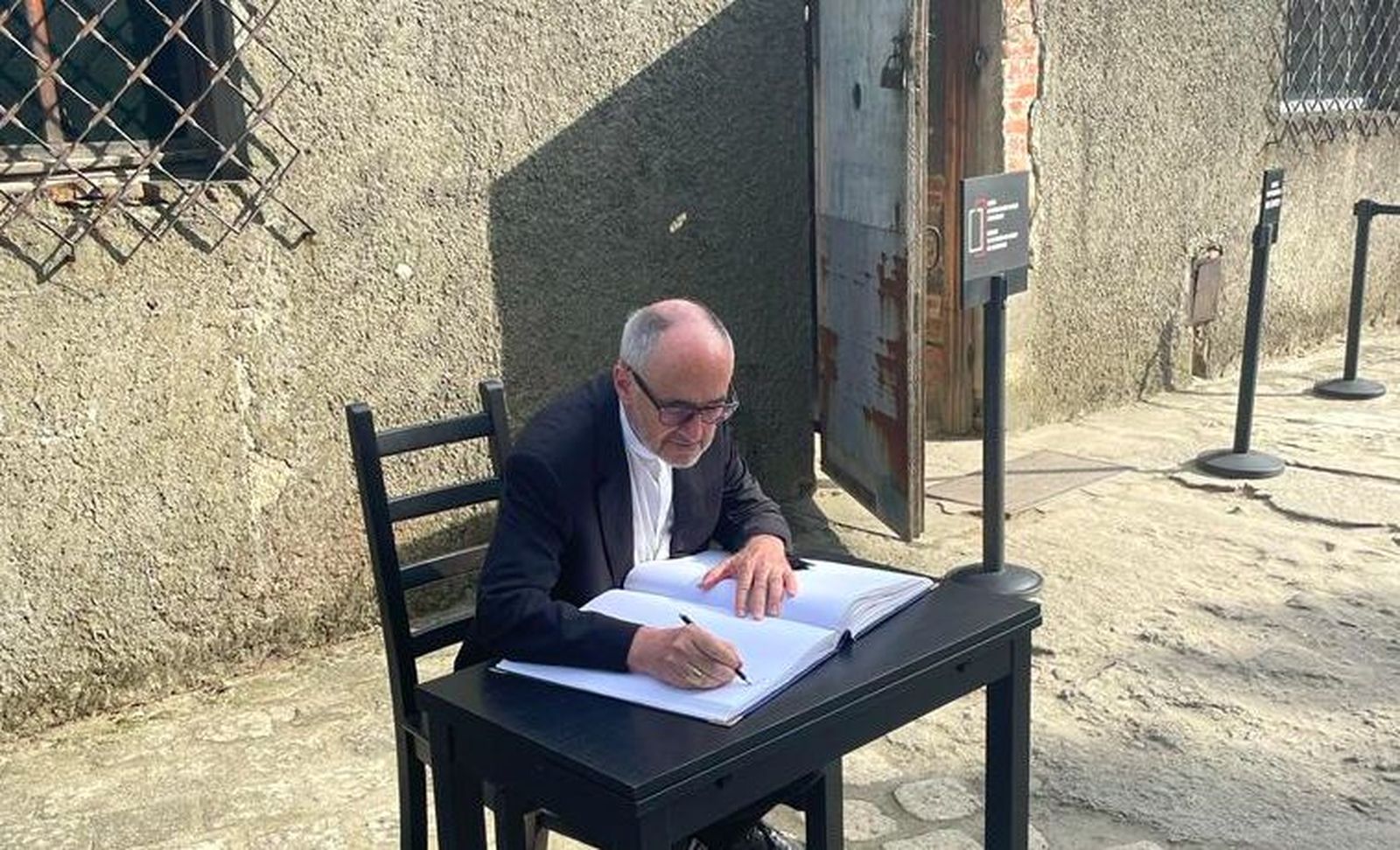 Czerny, en Auschwitz: "Rezamos por la paz en Ucrania y en el mundo"