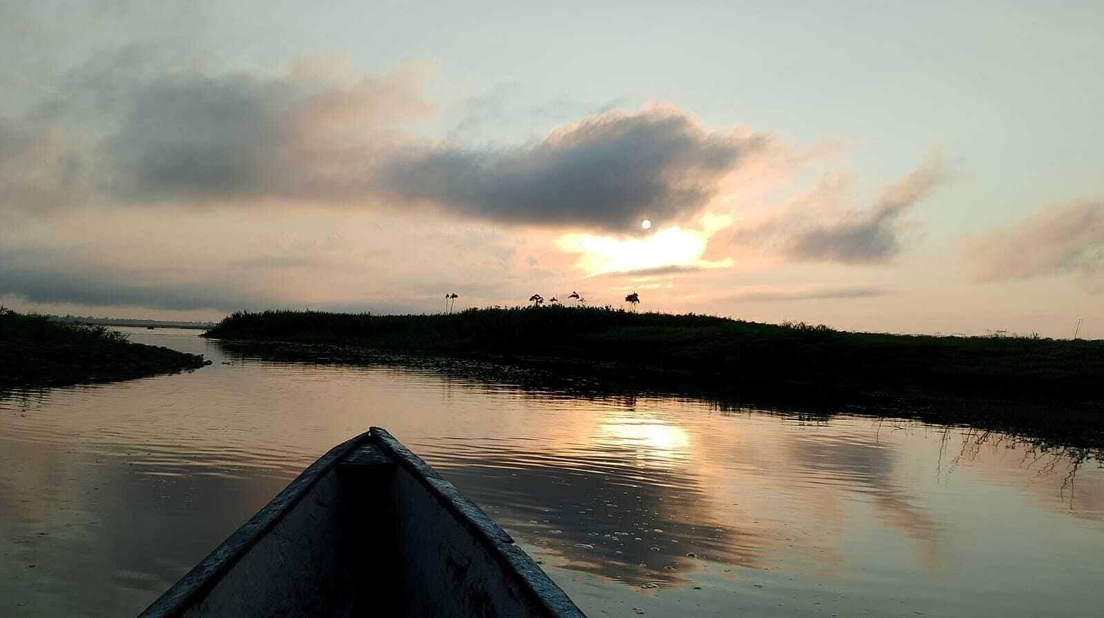 Amanecer en la boca del río Napo