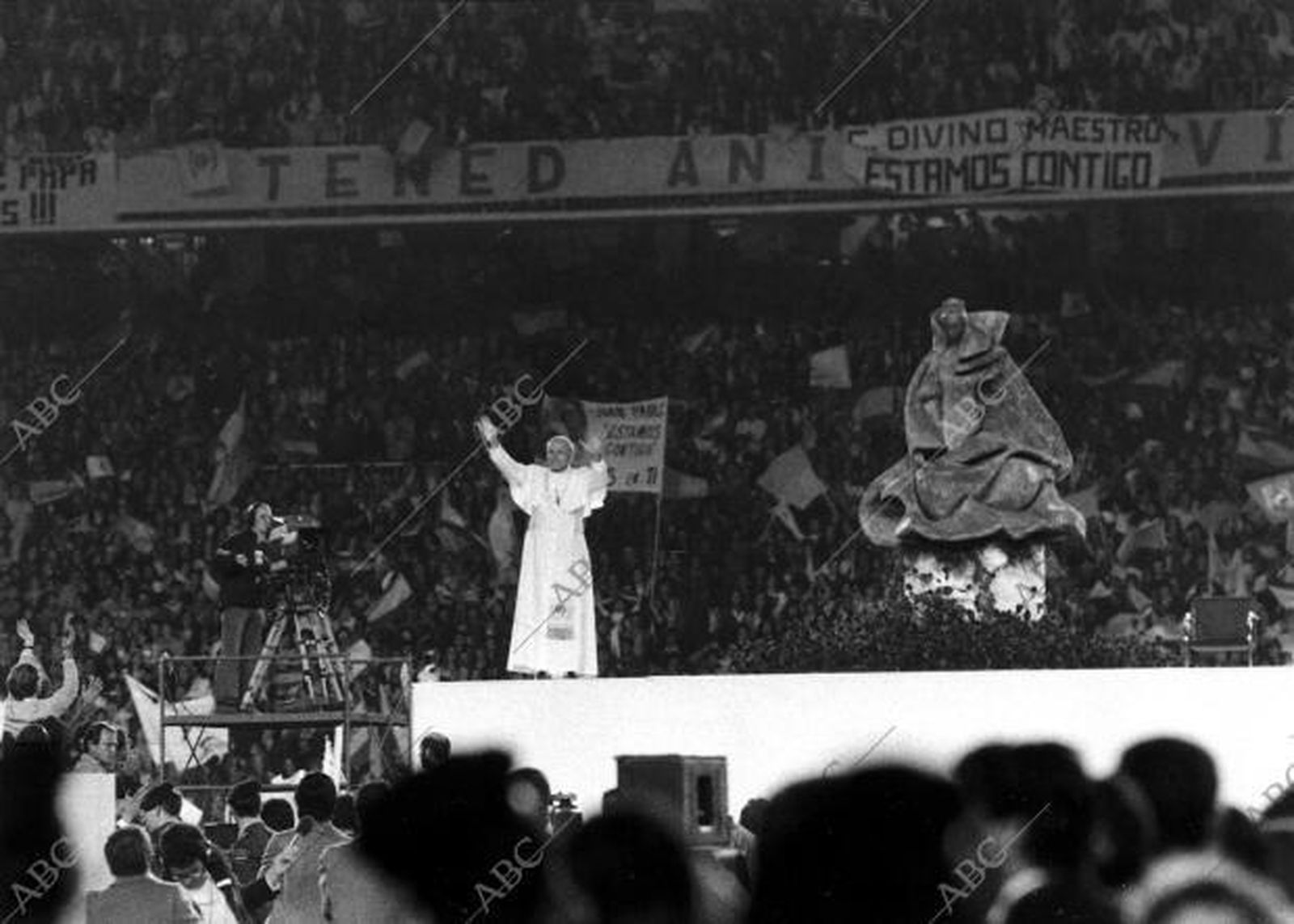 Encuentro con los jóvenes en el Santiago Bernabeu