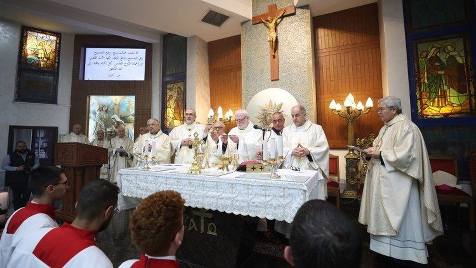 Monseñor Gallagher en la celebración Eucarística en la Parroquía latina de Swefieh en Amman, Jordania