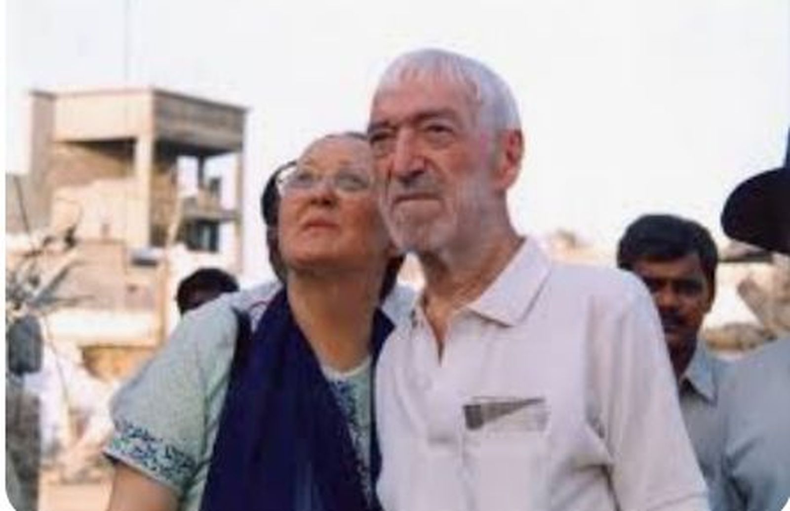 Padre Vicente Ferrer y Anna trabajando en la India