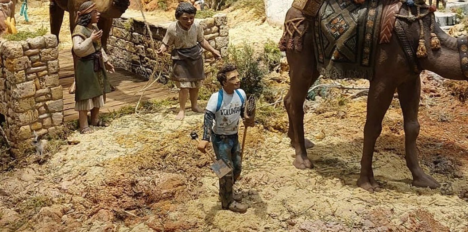 Un joven voluntario, en el Belén de Valencia