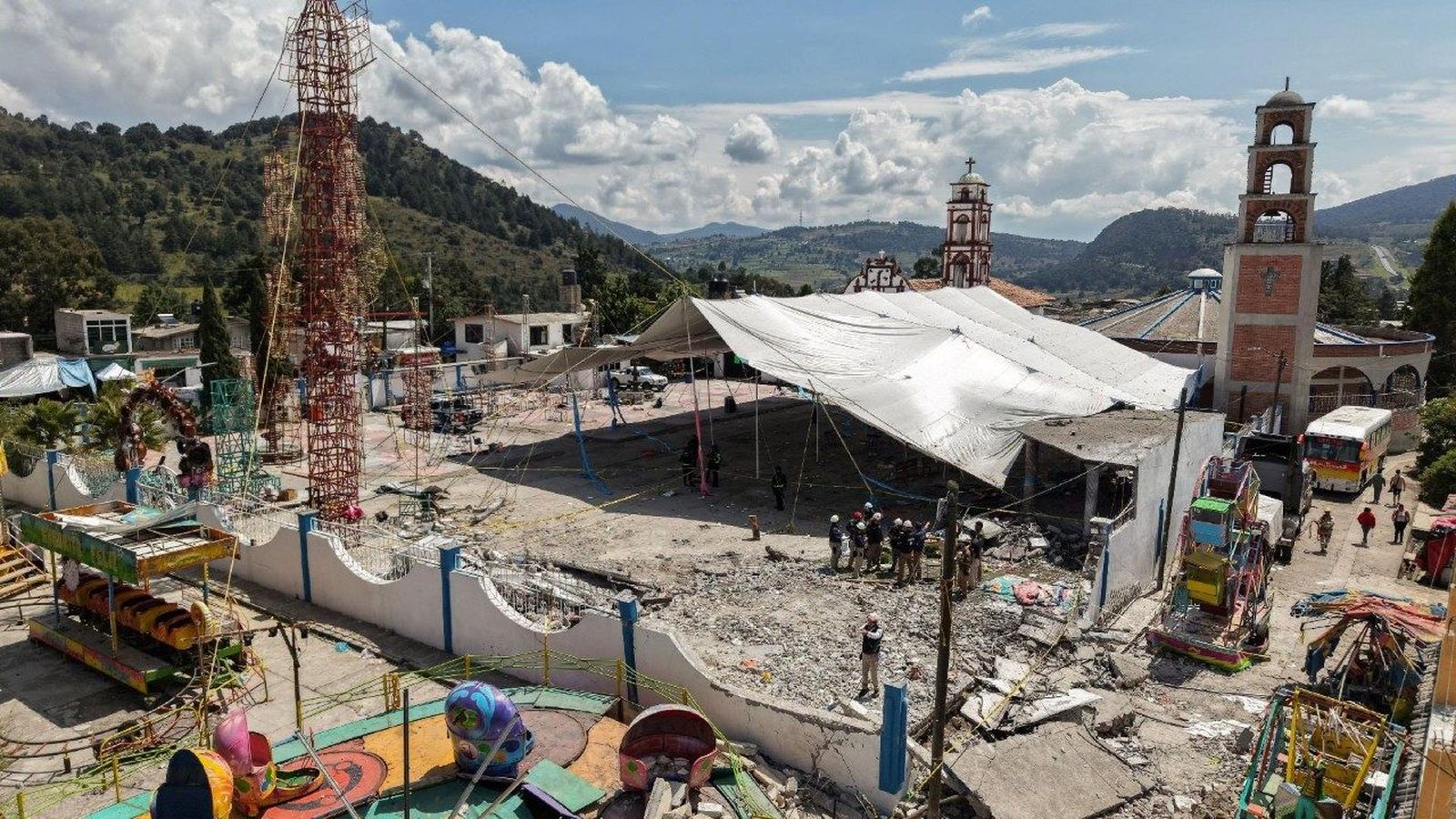 Daños causados por la explosión de fuegos artificiales durante las fiestas patronales en honor a la Virgen de la Luz, en Temascalcingo (México)