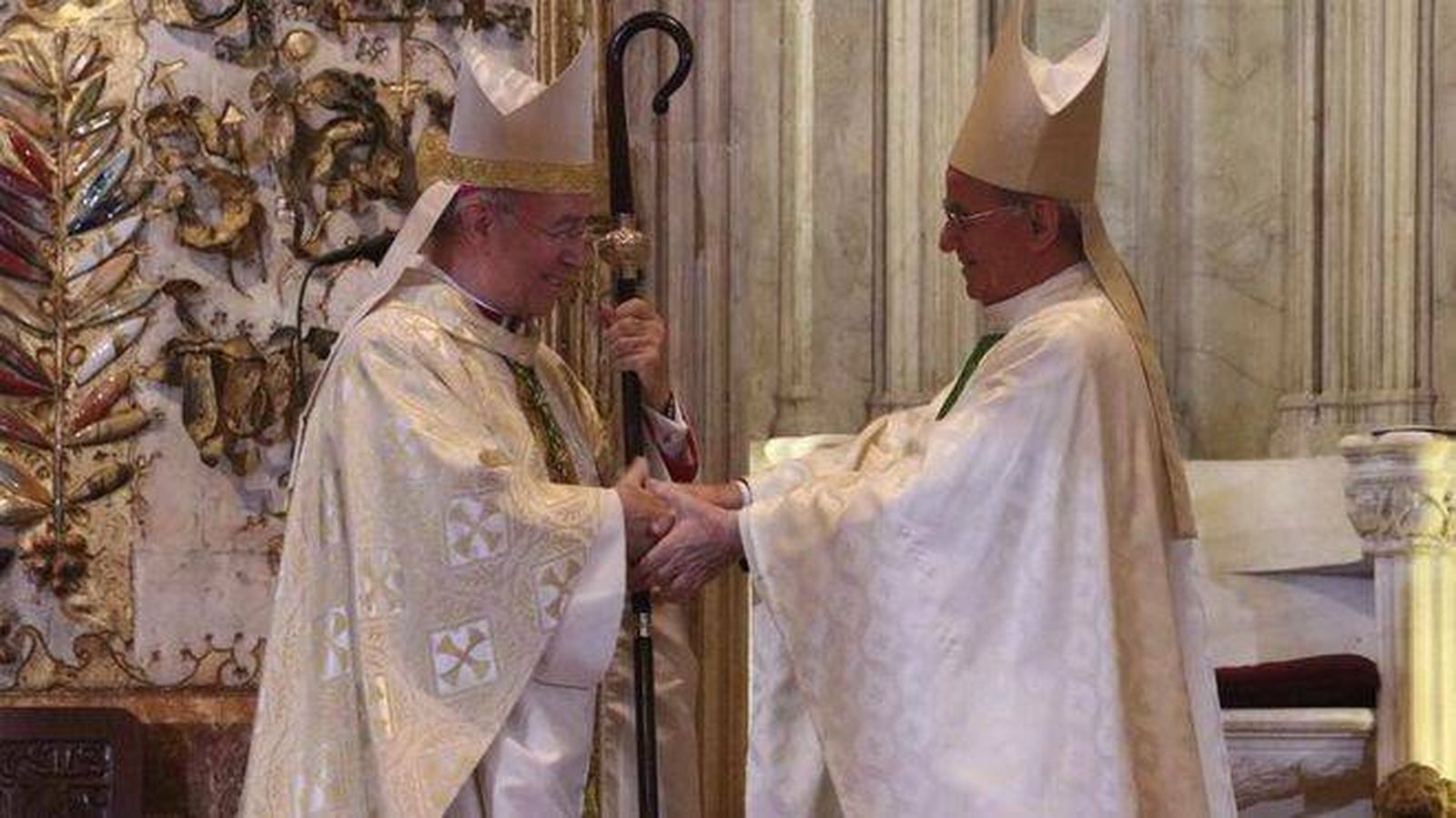 Taltavull recibe el báculo de Renzo Fratini