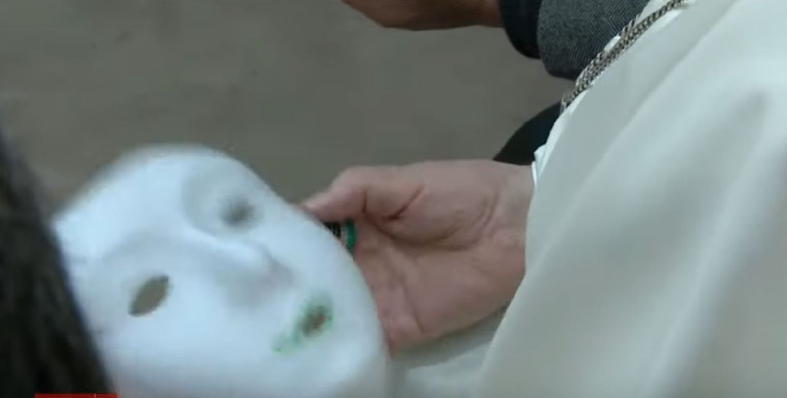 El Papa y la máscara