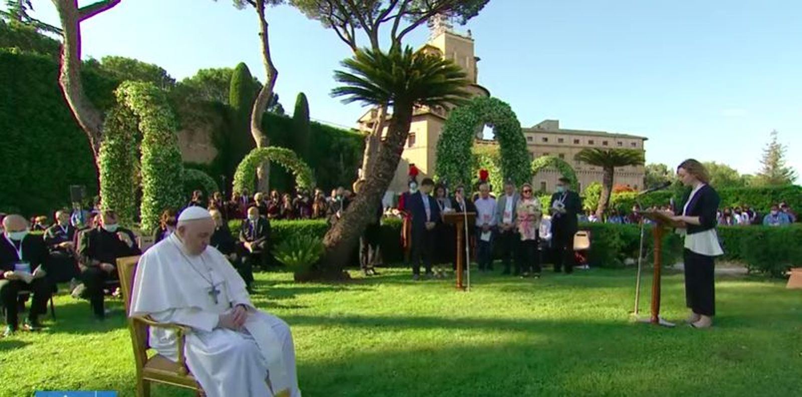 El Papa, durante la oración
