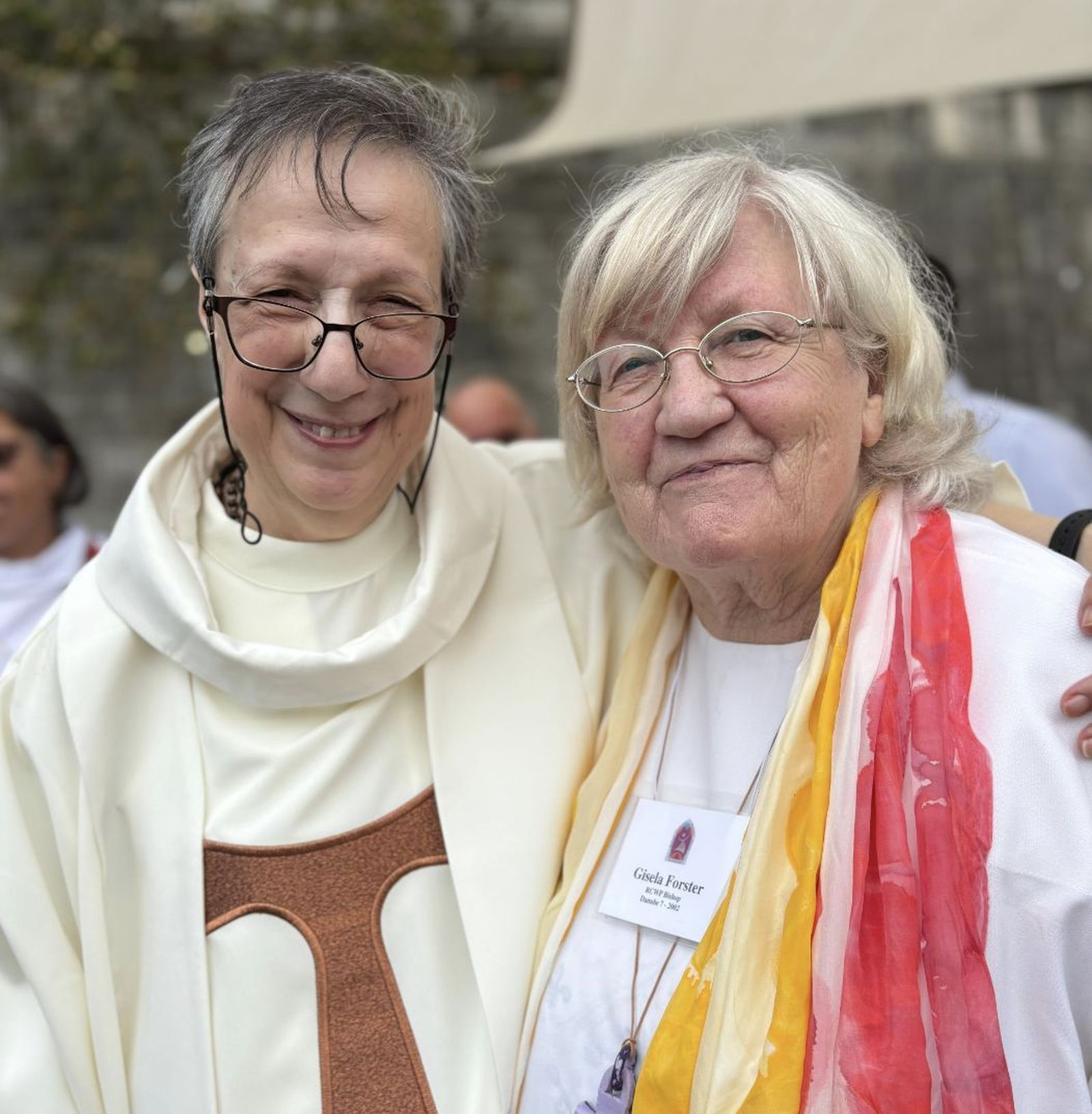 Belén Repiso y una de las siete del Danubio