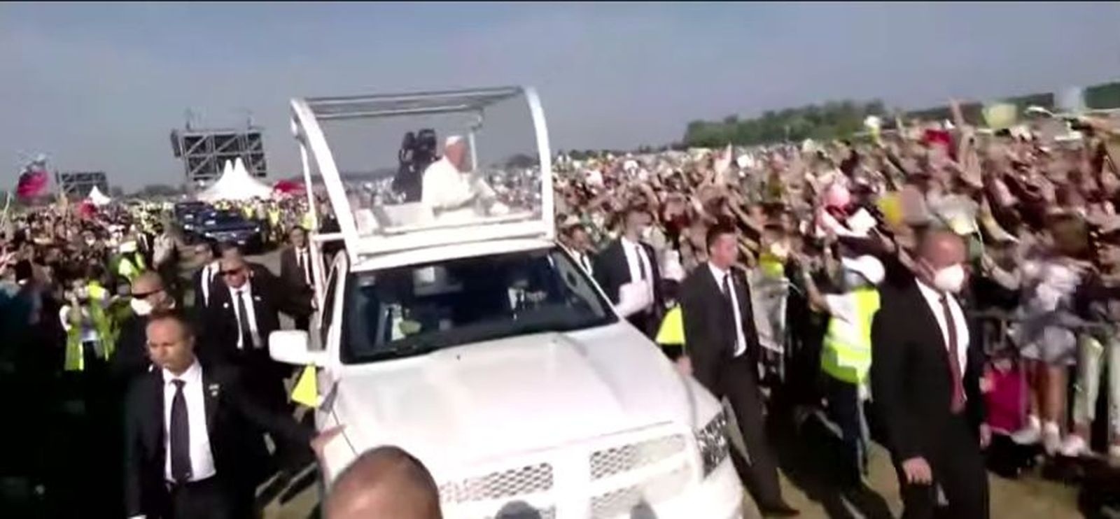 Francisco, a su llegada al santuario