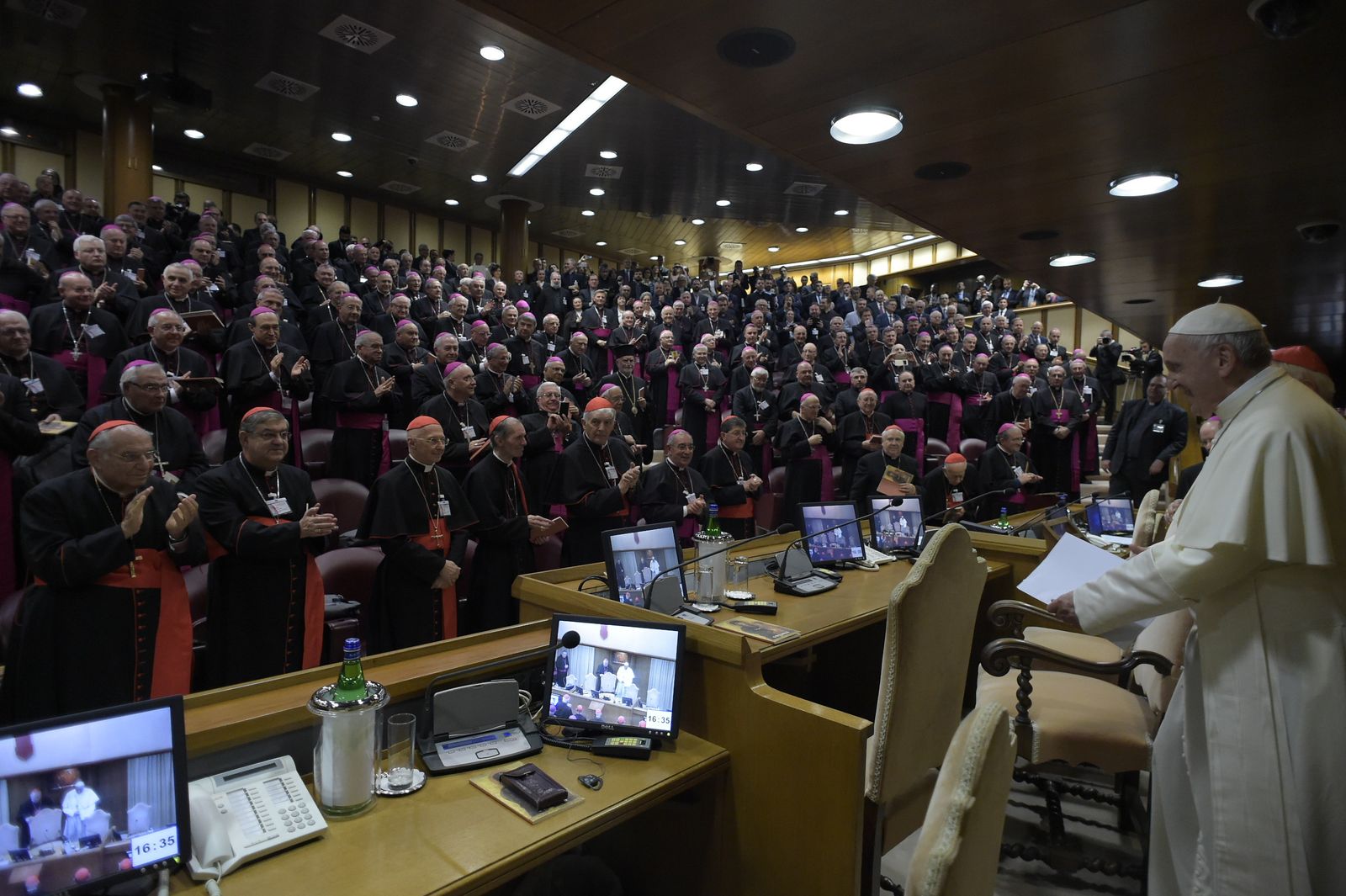 Los obispos italianos y el papa.