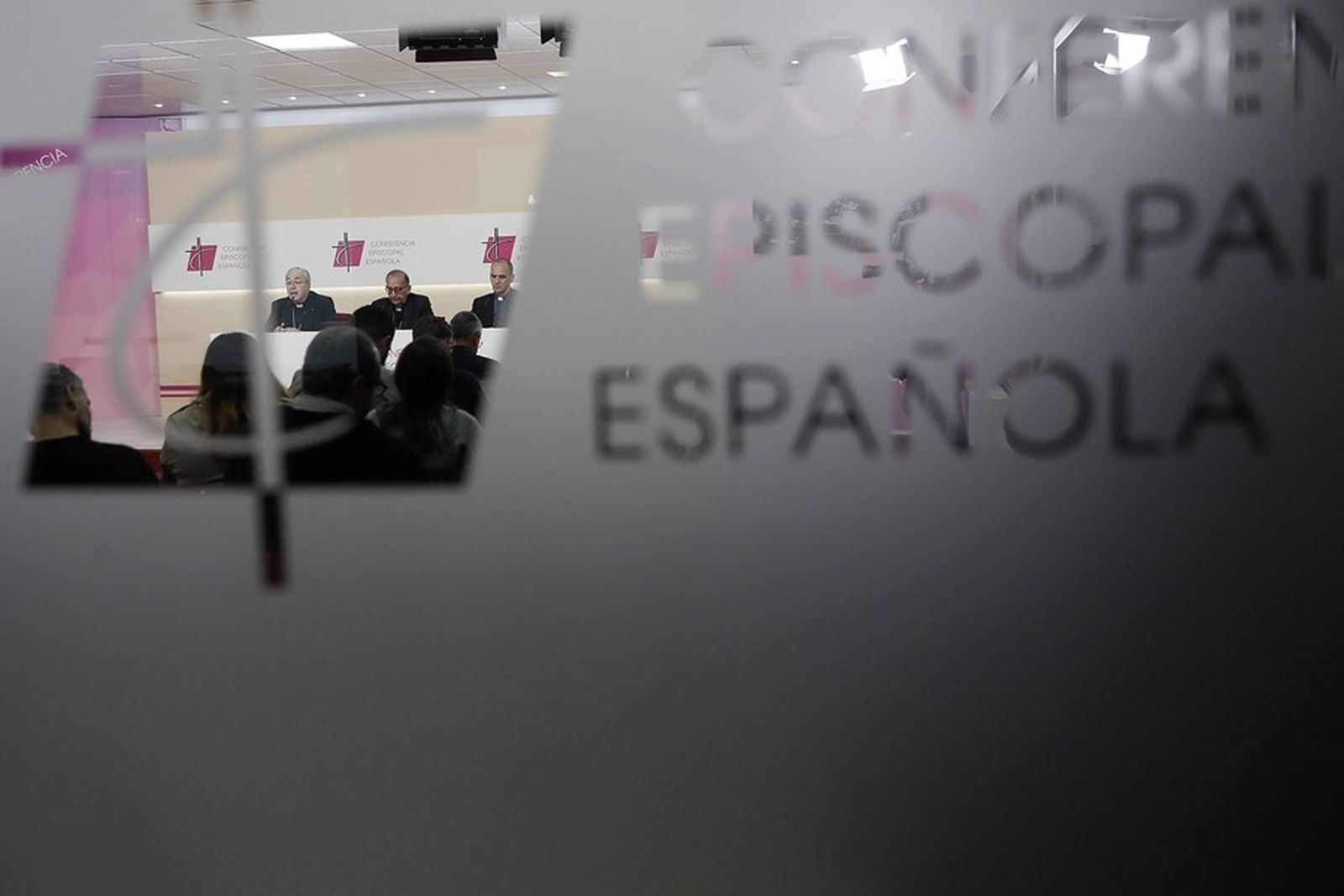 Rueda de prensa en Añastro, sede de la CEE