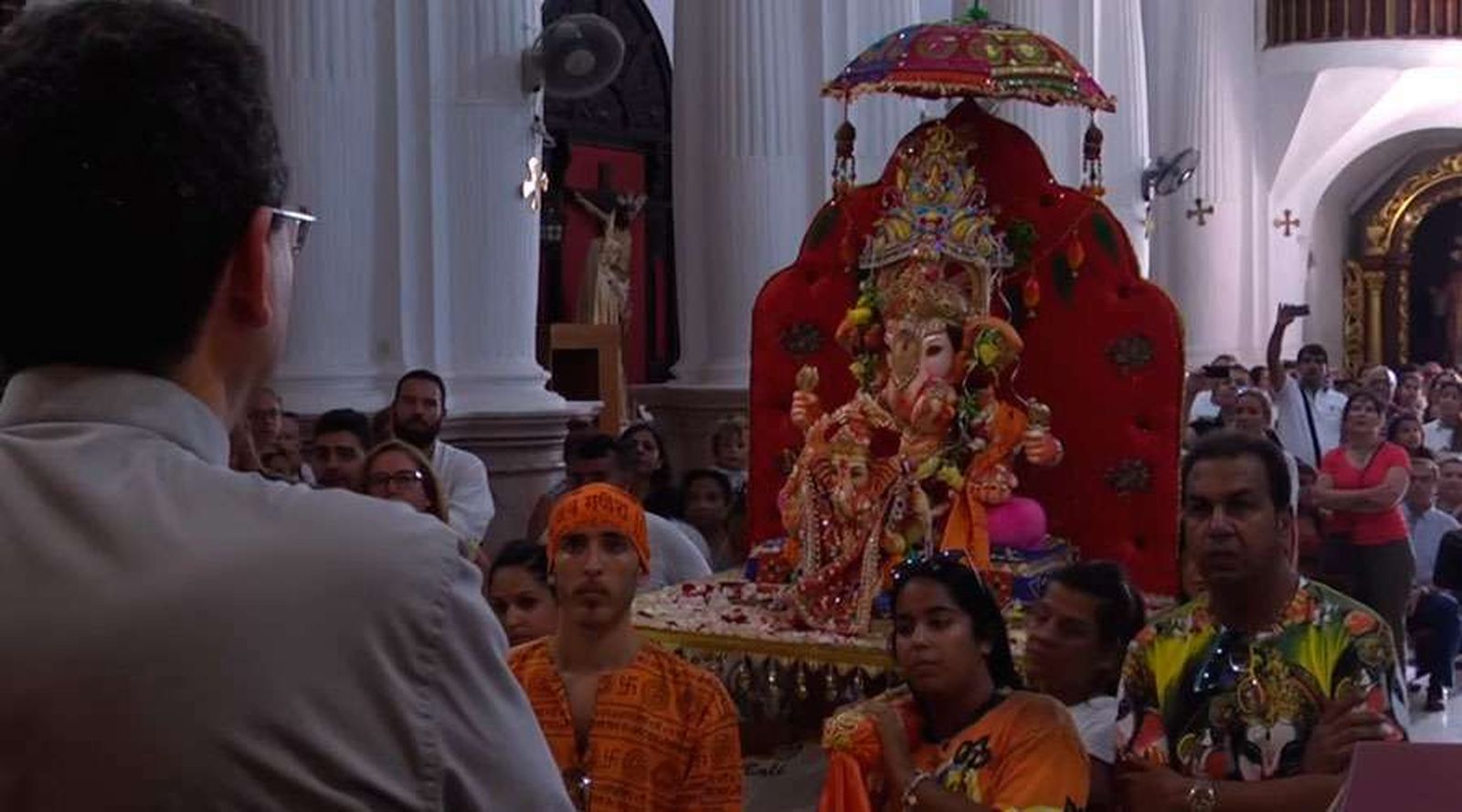 Ganesh. Procesión reprobable.