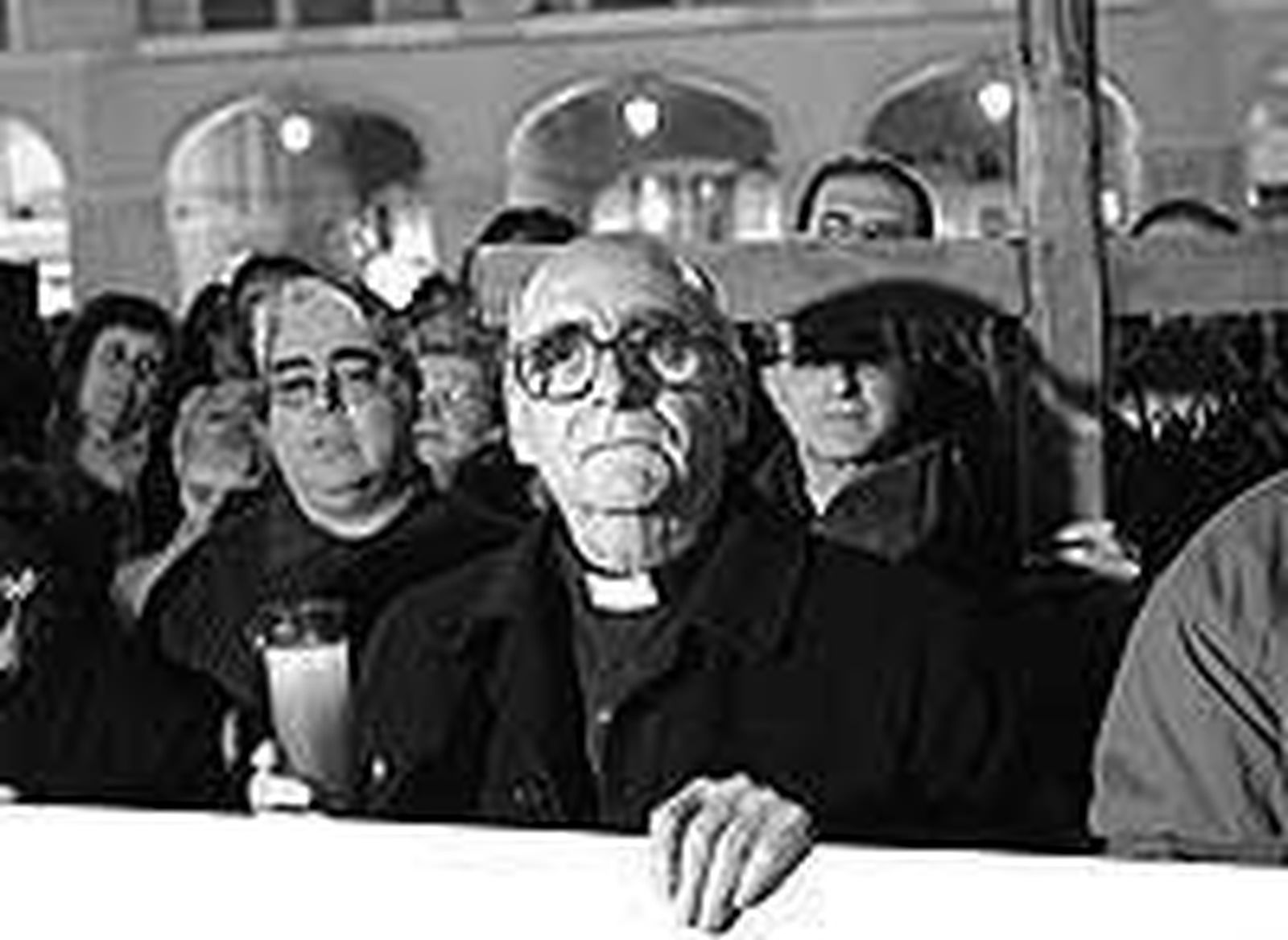 El obispo Teodor Úbeda manifestándose contra la guerra de Irak