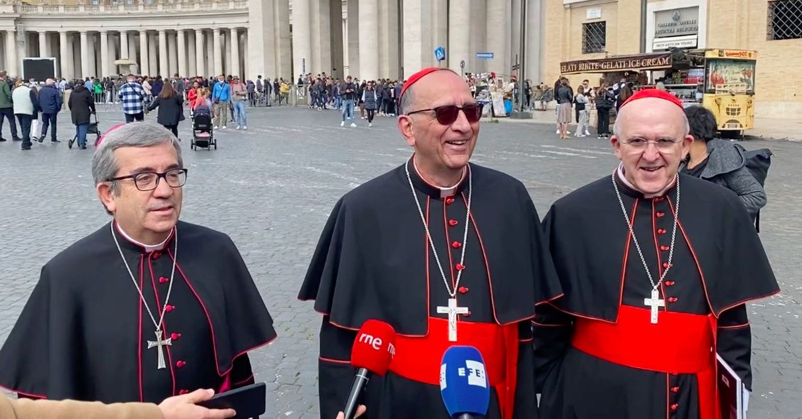 Omella, Osoro y Argüello a su salida del encuentro con el Papa