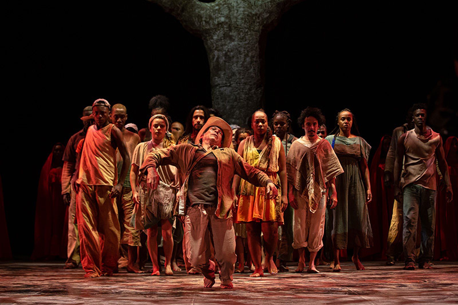 Escena de "Develaciones, un canto a los cuatro vientos"