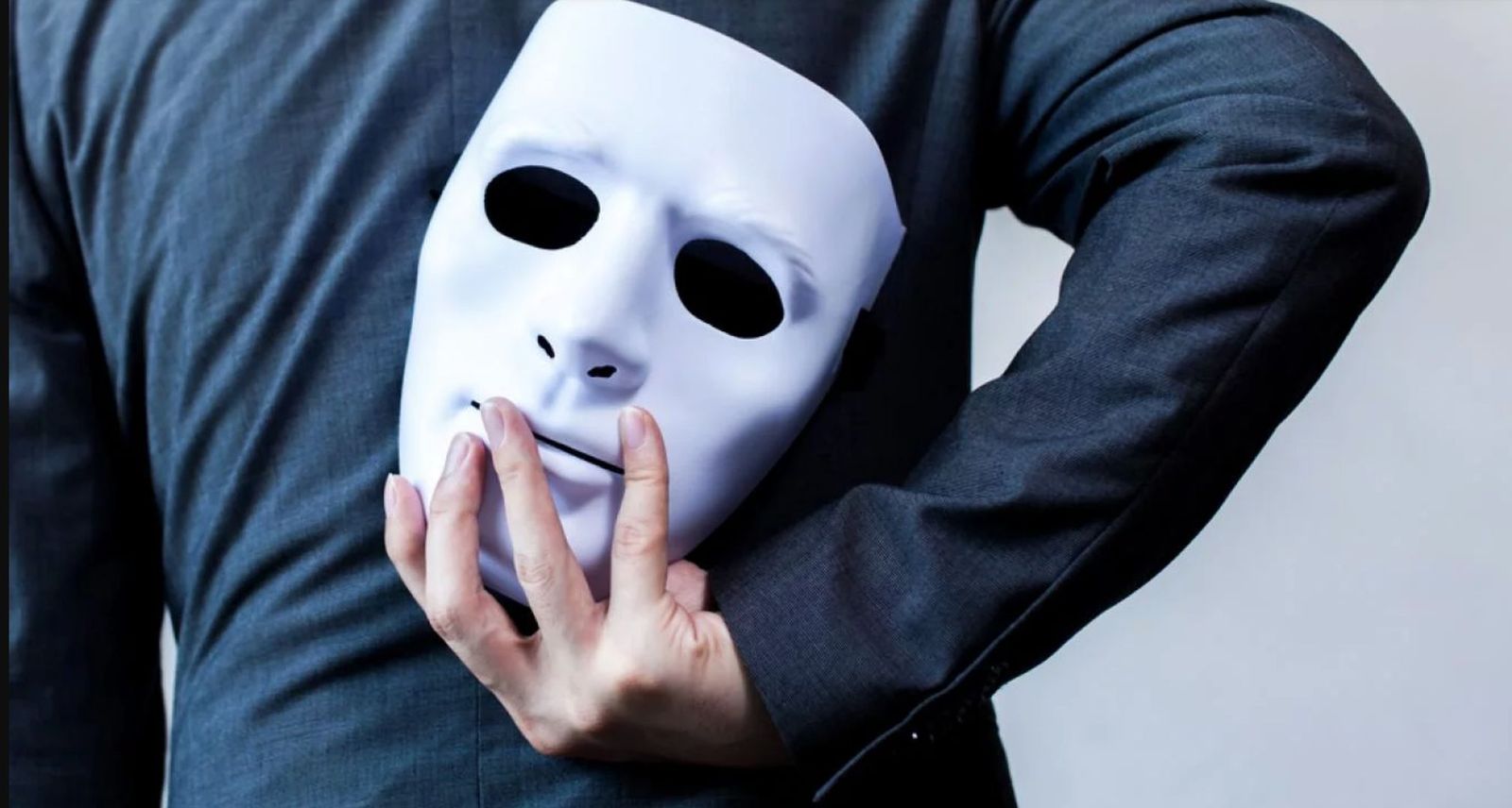 Desprendámonos de las máscaras