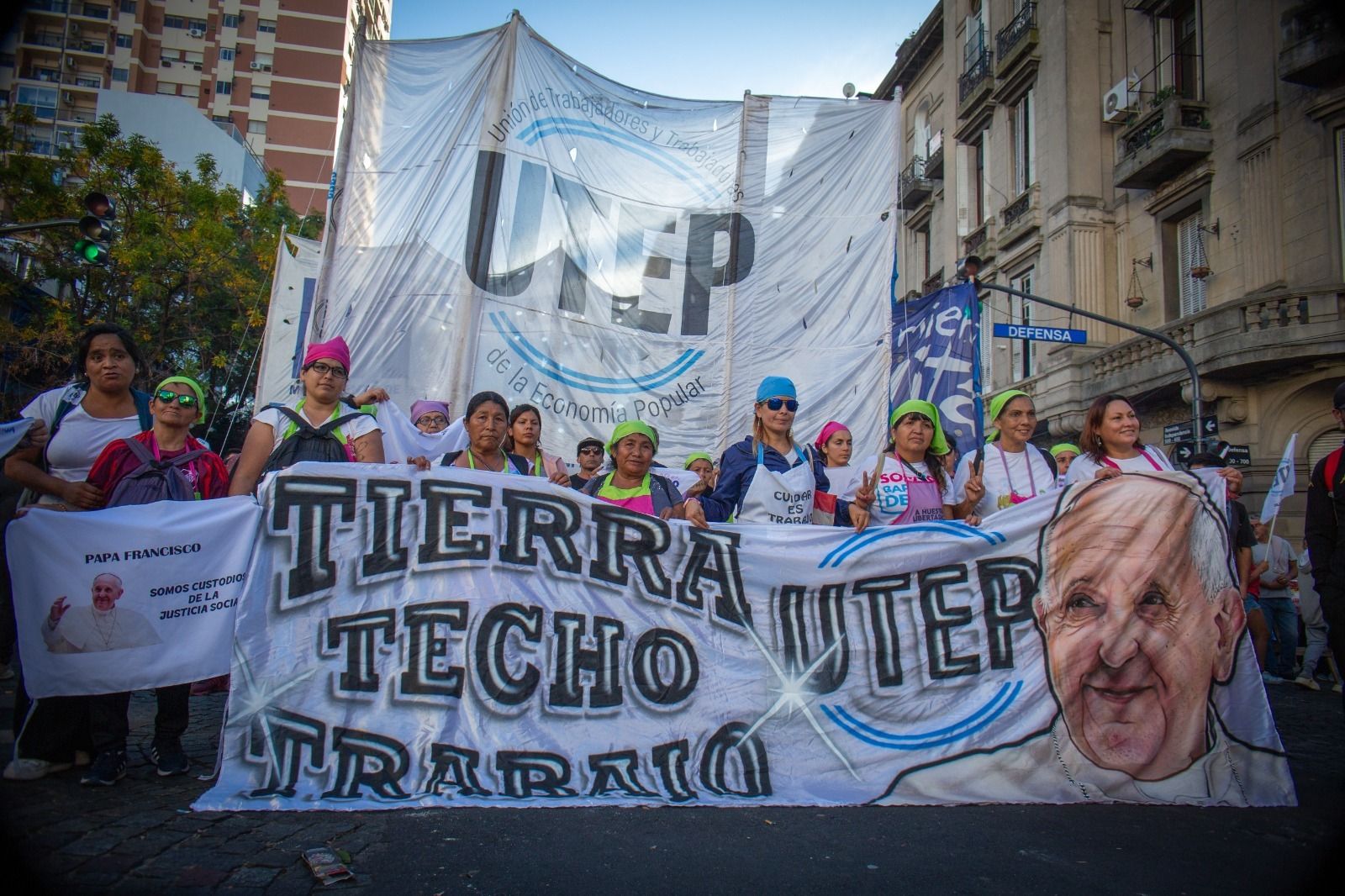 Tierra, techo y trabajo