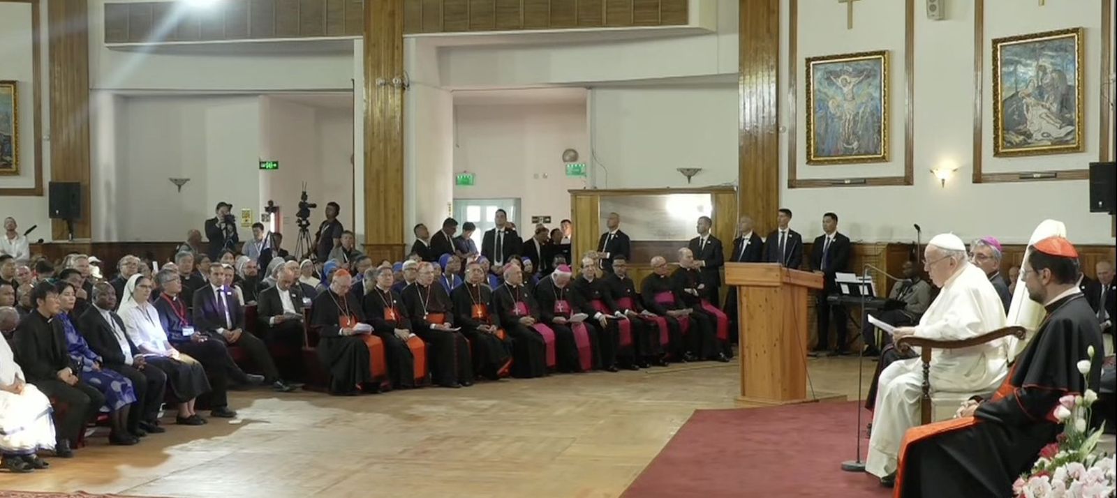 El Papa, con los católicos de Mongolia