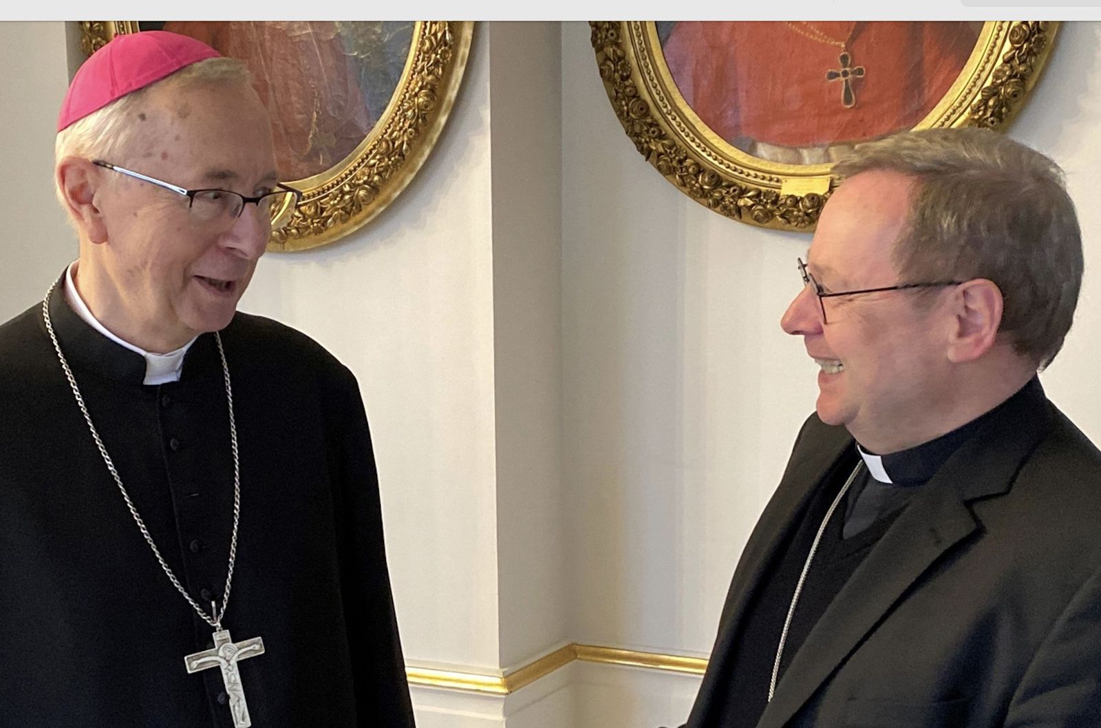 Los arzobispos Gadecki y Bätzing (derecha)