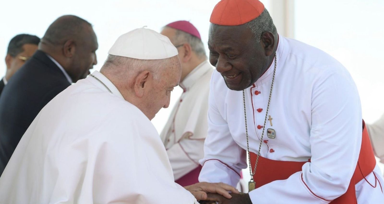 El Papa saluda al cardenal Ribat