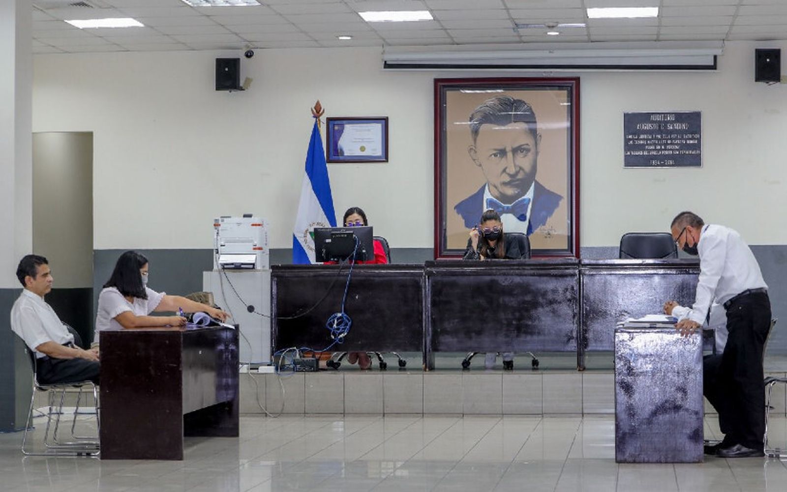 Rolando Álvarez en la sala del Juzgado