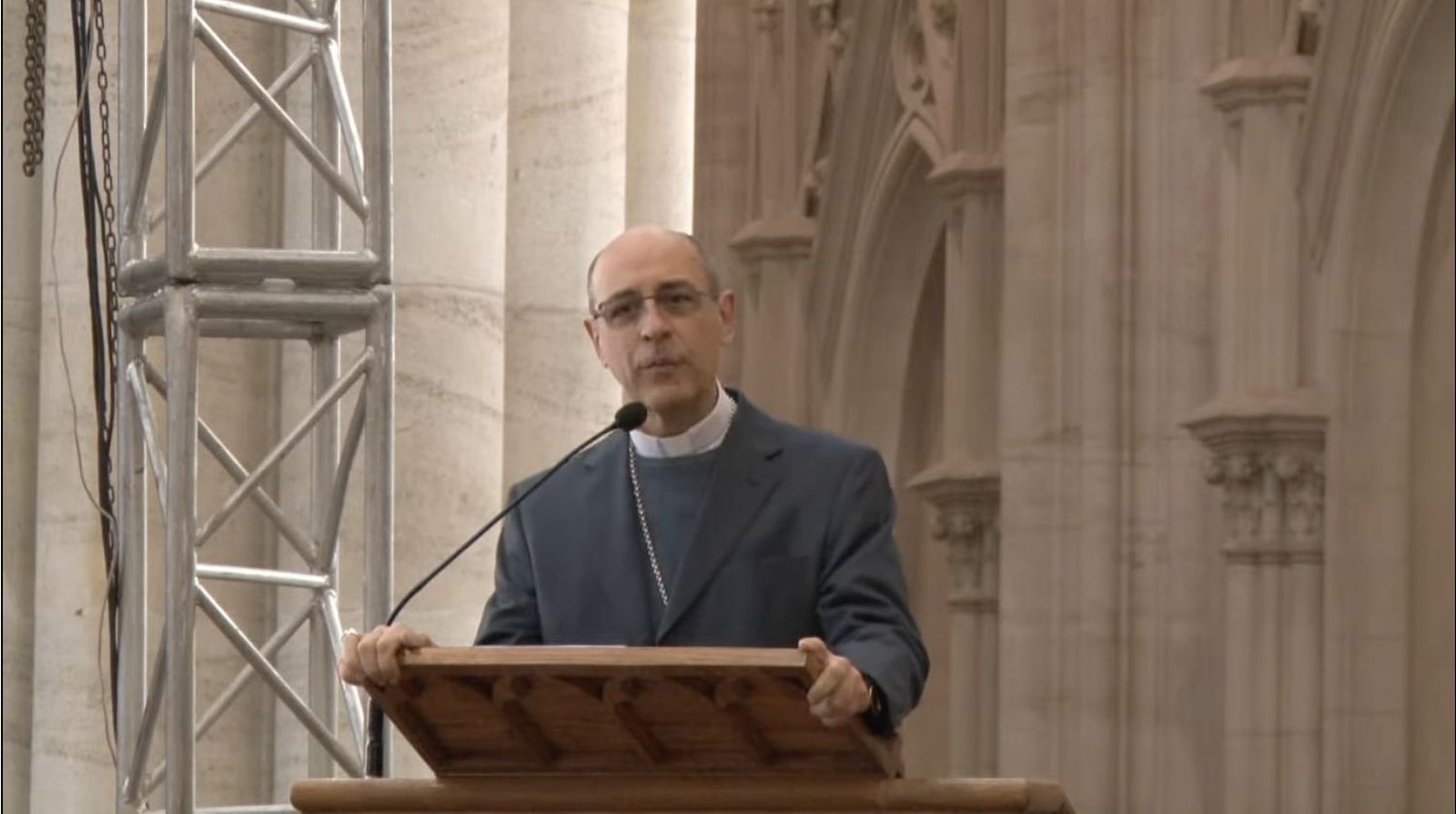 Monseñor Fernández durante el acto de adhesión al Papa
