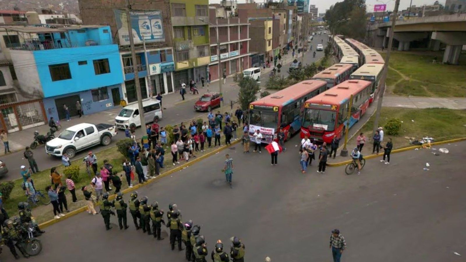 Protestas de transportistas en Perú