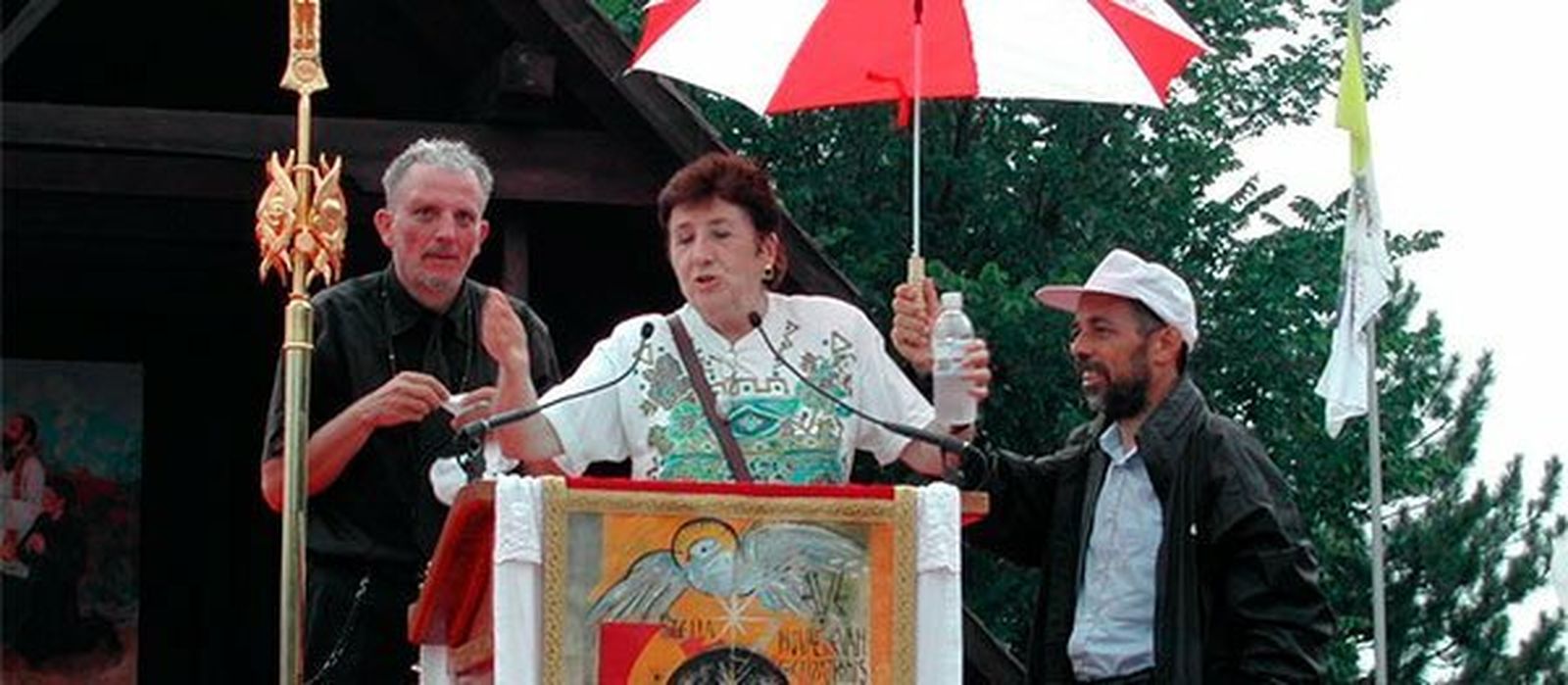 Carmen Hernández, con Kiko Argüello