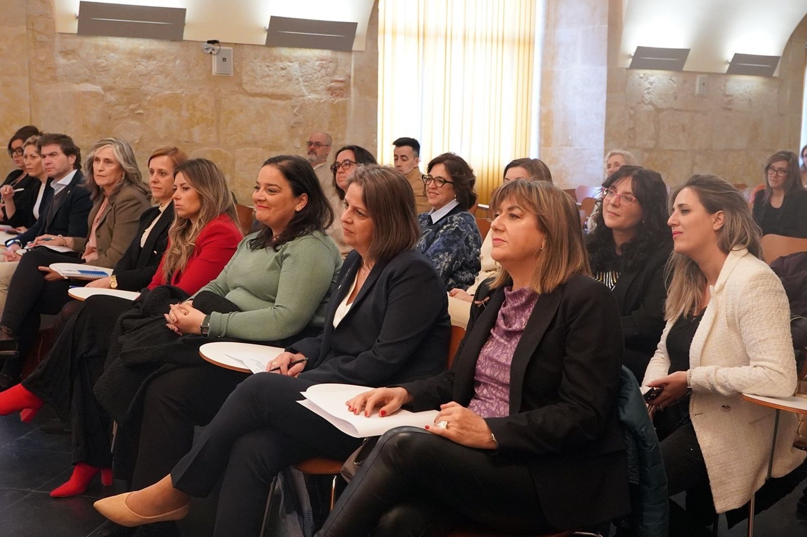 Mesa redonda sobre el perfil de la mujer en los negocios en UPSA