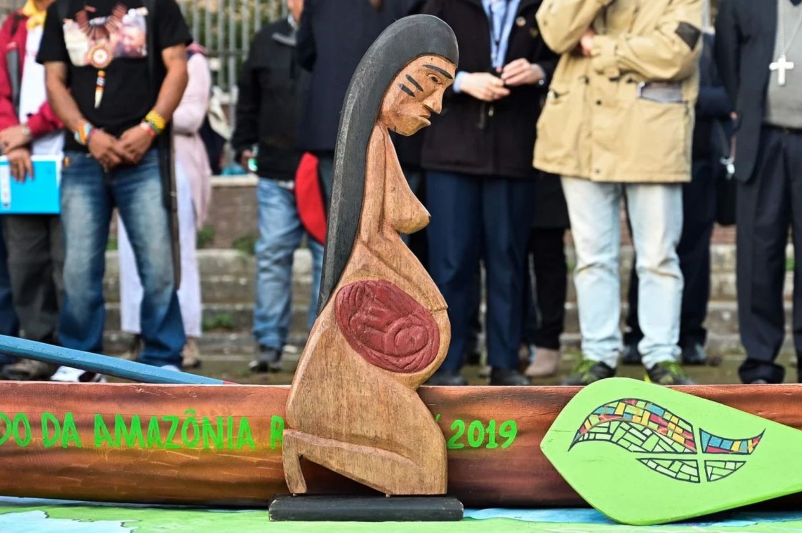 Una de las estatuillas landas al Tíber