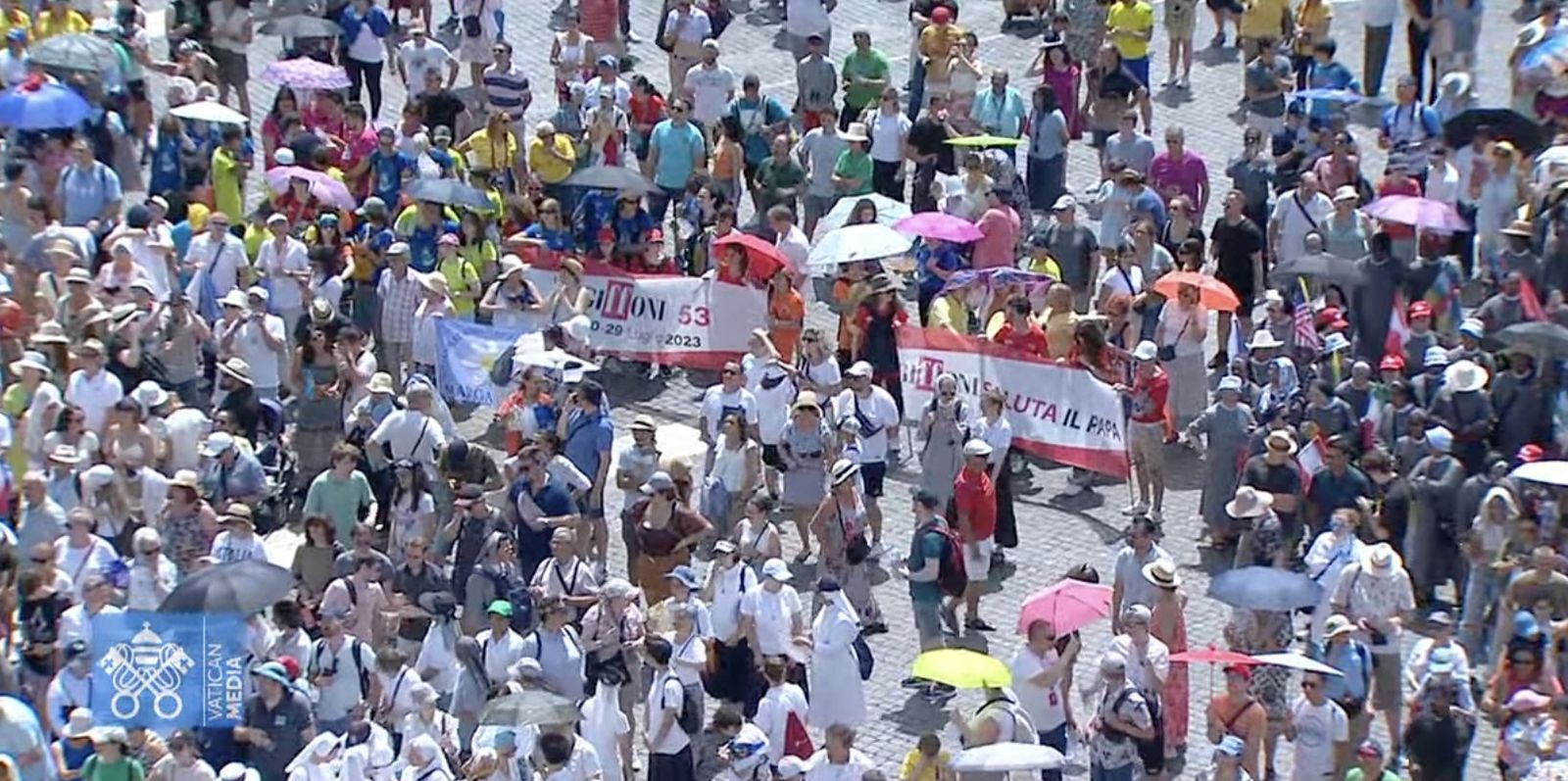 Miles de fieles en San Pedro