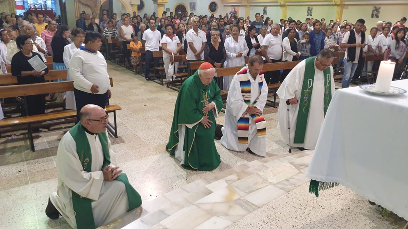 Cañizares oficia misa de acción de gracias en la parroquia de San Patricio, Manta, Ecuador