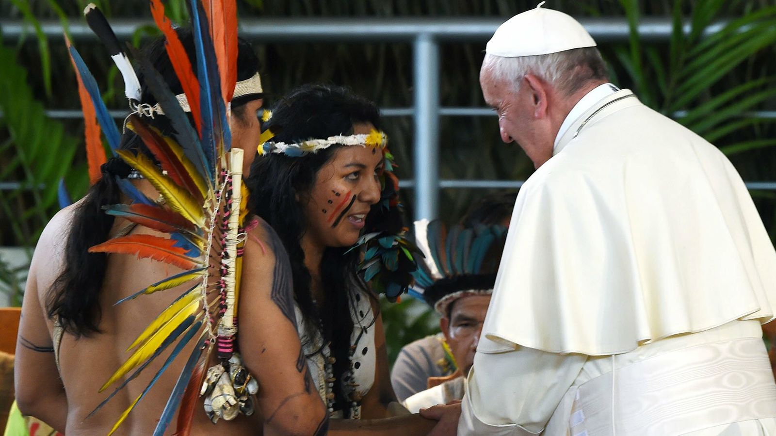 El Papa, con los indígenas