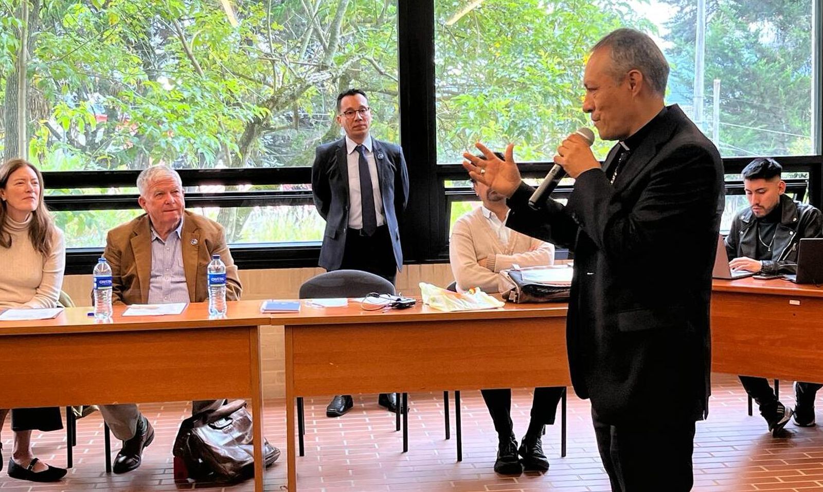 Lizardo Estrada, secretarfo general del Celam presisió la ceremonia inaugural de la licenciatura y maestría